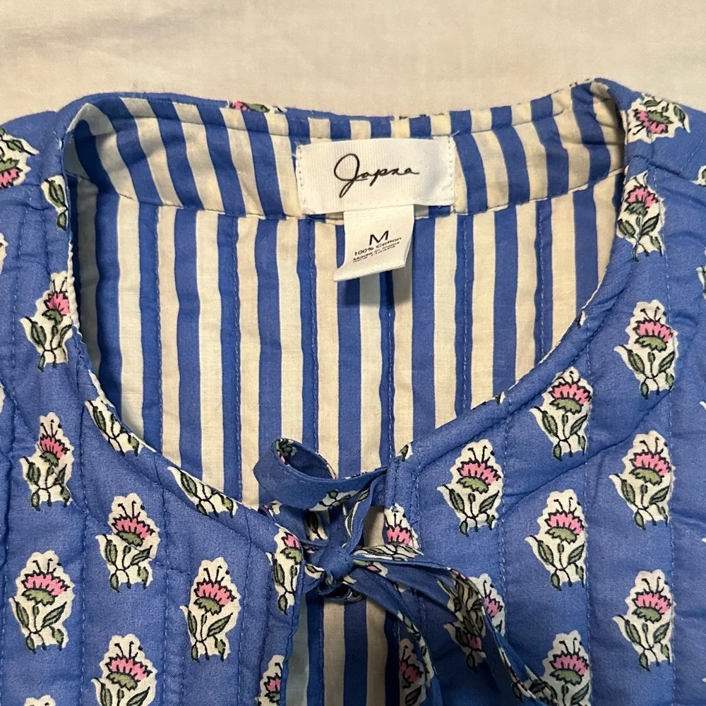 Blue Floral Quilted Vest - Women's Sleeveless Jacket - Picture 7 of 12